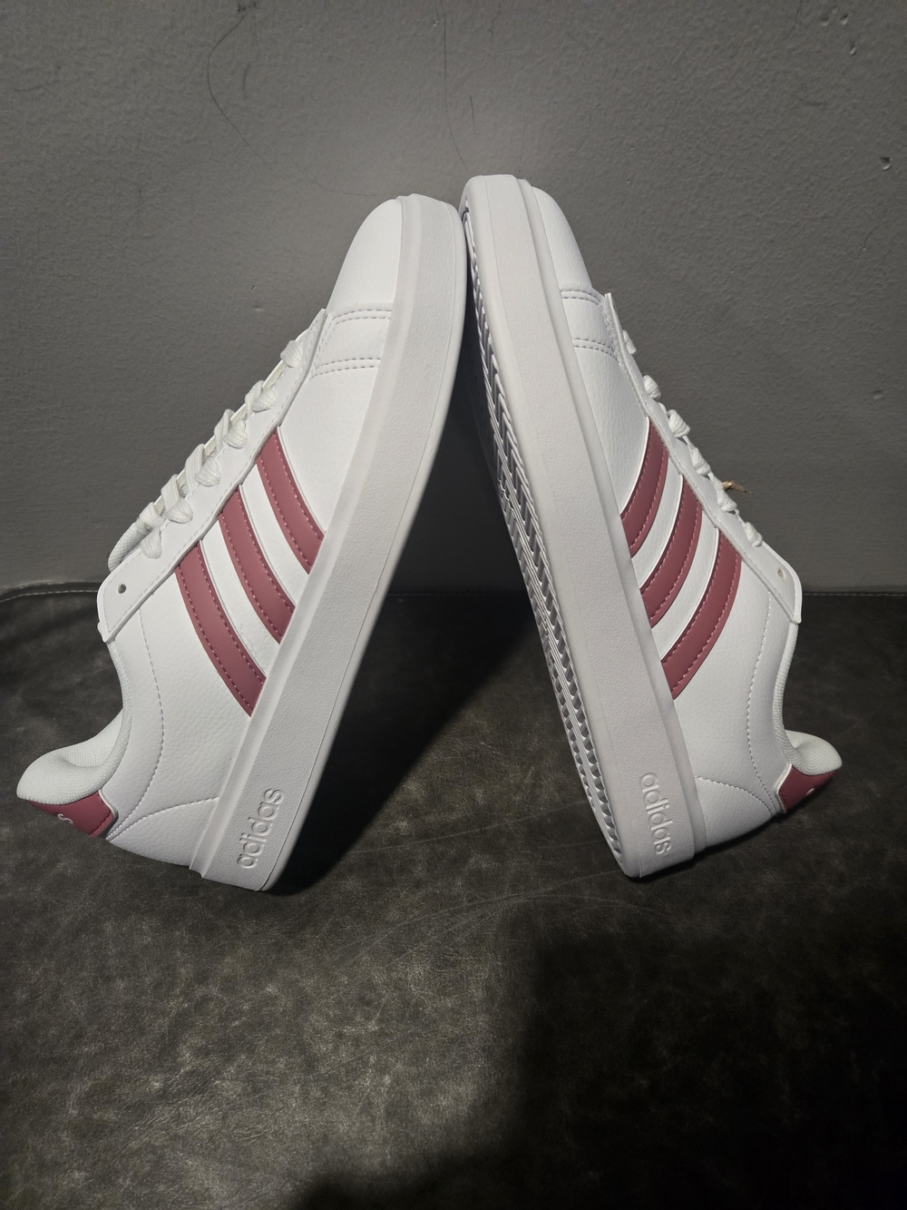 Adidas Womens Grand Court Size 7 NWT - Picture 2 of 9